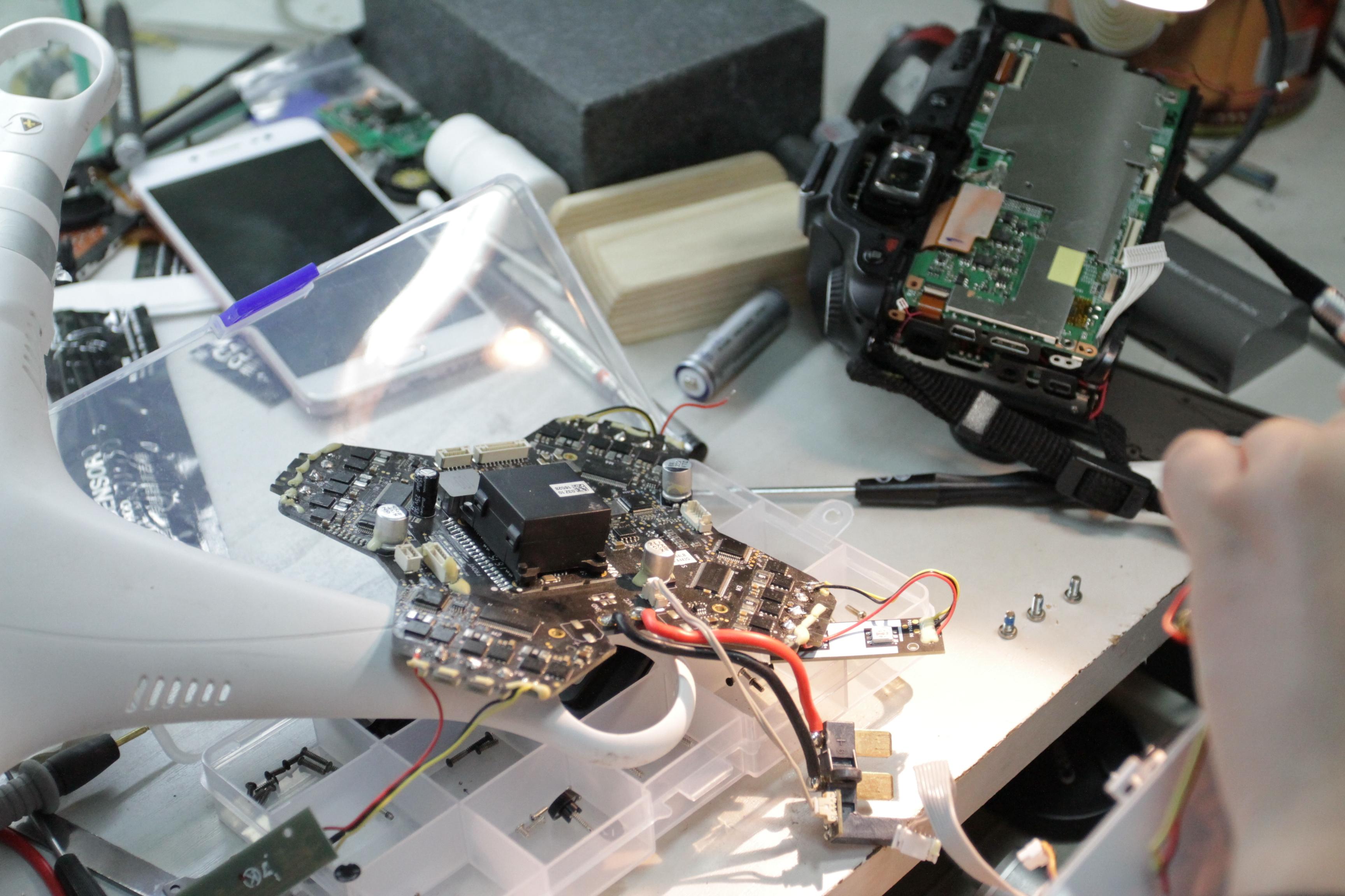 90后農村小伙巧手修無人機，年修400臺圓城市夢